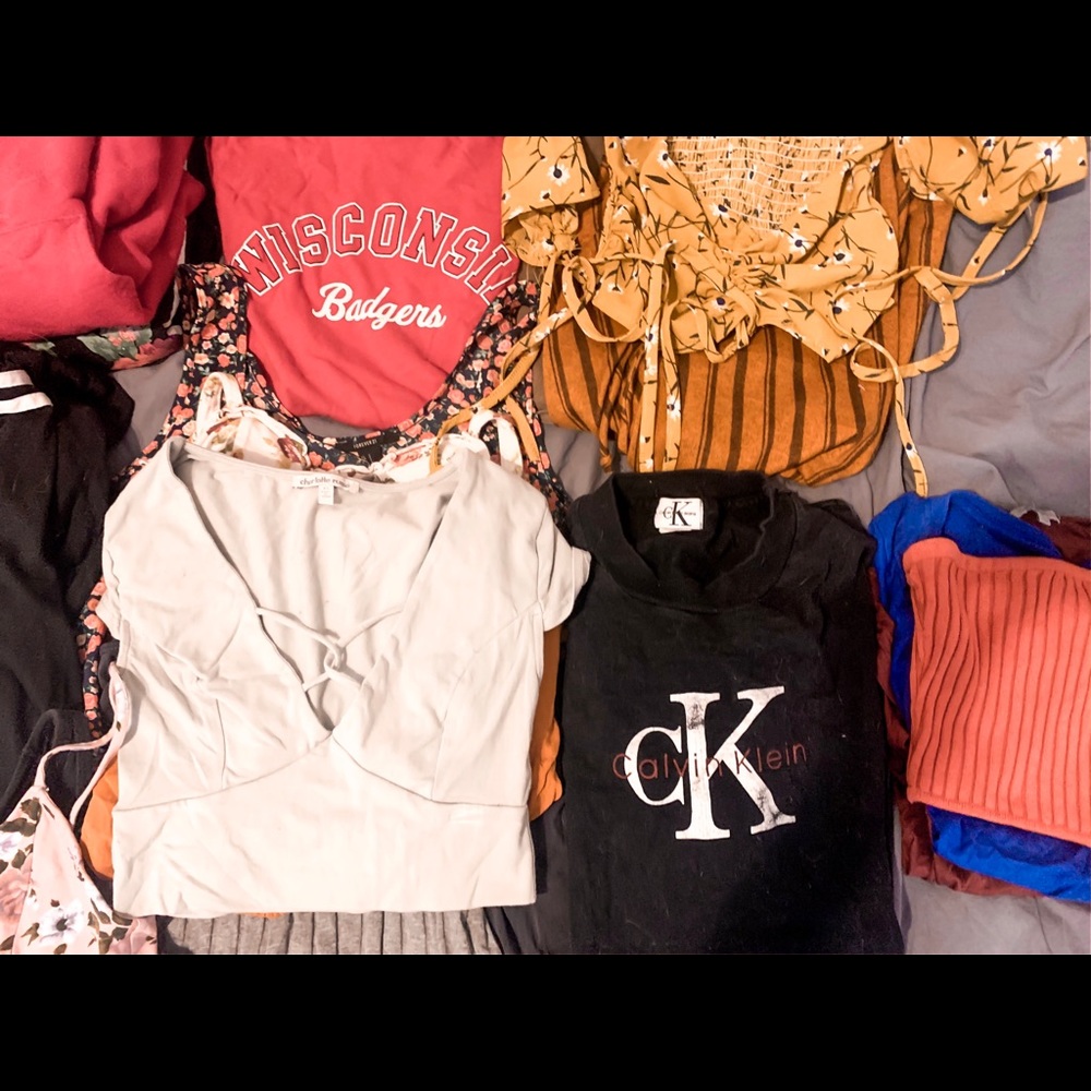 CLOTHES - Picture 7 of 8